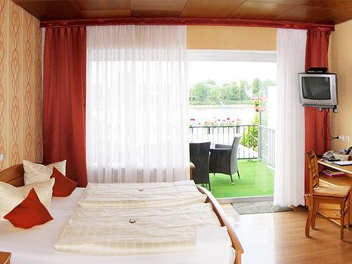 Rhein-hotel Restaurant Merkelbach 3*